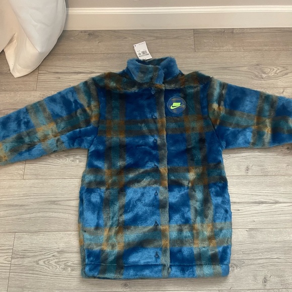 NwT Nike Sportswear Women's Oversized Faux Fur Jacket Plaid - Picture 7 of 9